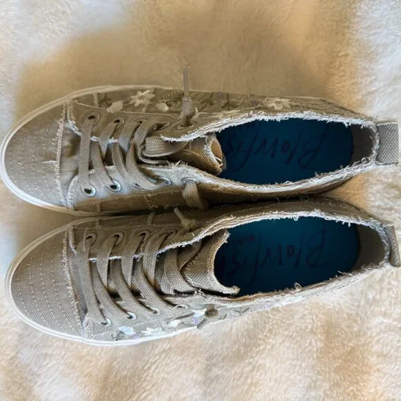 Blowfish Malibu embroidered sneakers women size 9.5 New - Picture 2 of 7
